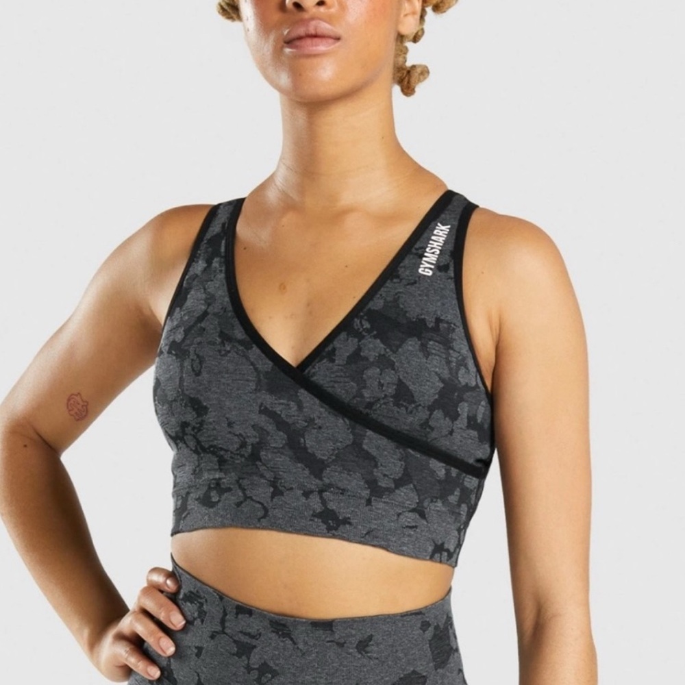 Gymshark Adapt Camo Seamless Sports Bra Small‎ black/grey camouflage pattern